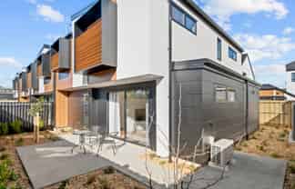 2/130 Holly Road, Saint Albans