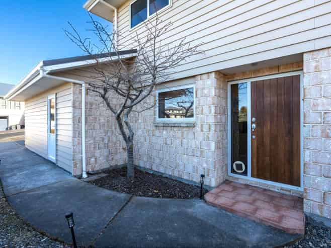 24 Sretlaw Place, Brockville