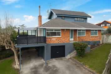 136 Tiroroa Avenue, Te Atatu South