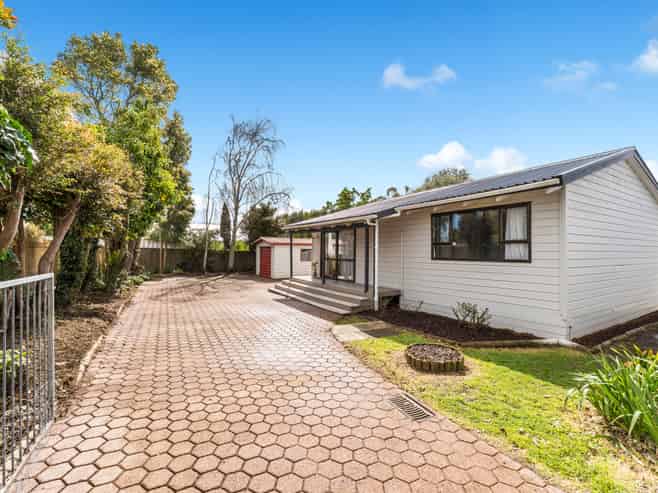 2/391 West Coast Road, Glen Eden