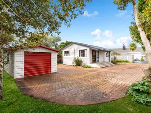 2/391 West Coast Road, Glen Eden