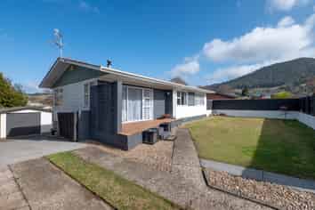 24 Joanne Crescent, Pukehangi