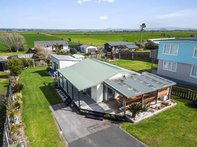 36 Pukehina Parade, Pukehina