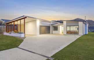 7 Centre Crescent, Wanaka