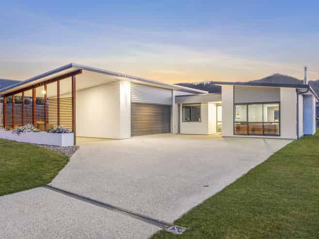 7 Centre Crescent, Wanaka