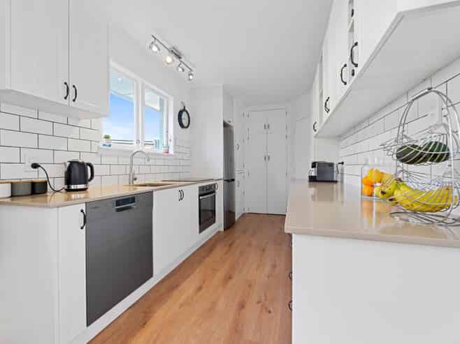 94A Kings Avenue, Matua