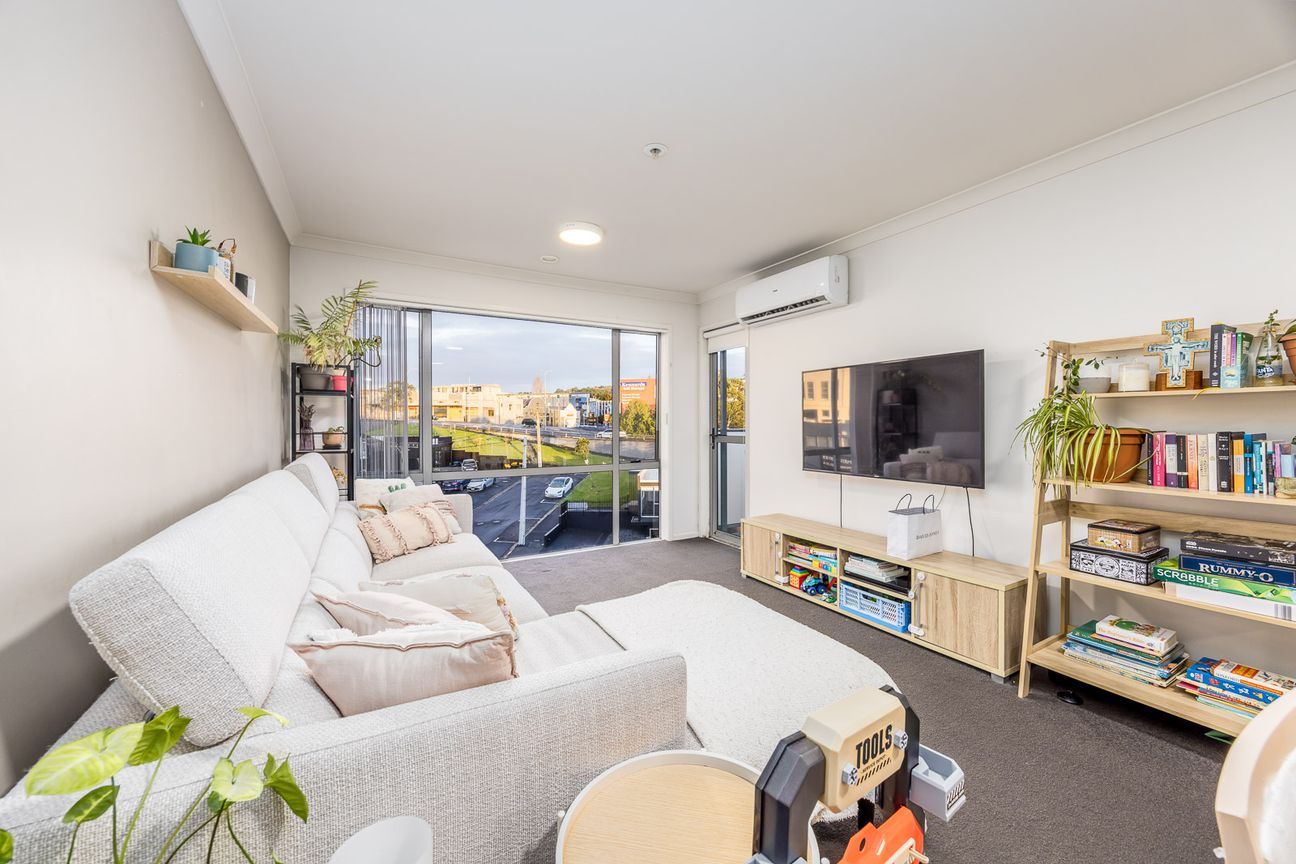 Tandem Parking, Boutique Living - Vendor Says Sell - Vista 5