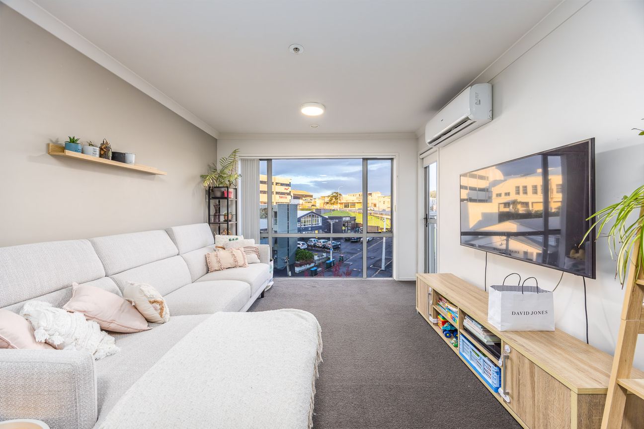 Tandem Parking, Boutique Living - Vendor Says Sell - Vista 4