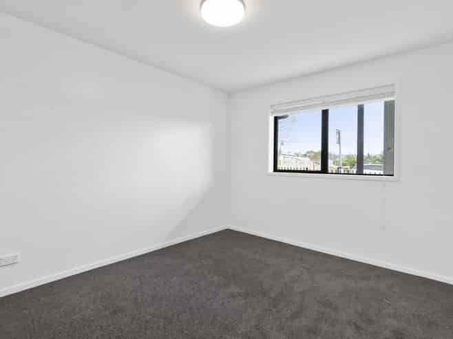 1B/4045 Great North Road, Kelston