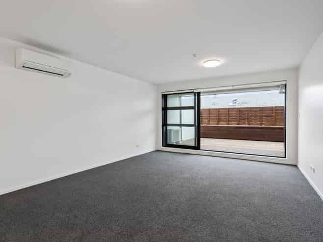 1B/4045 Great North Road, Kelston