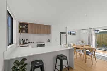 4/130 Holly Road, Saint Albans