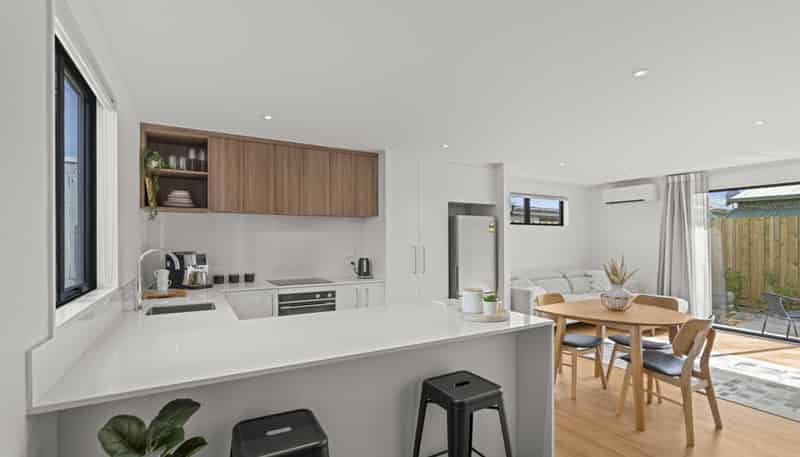 4/130 Holly Road, Saint Albans