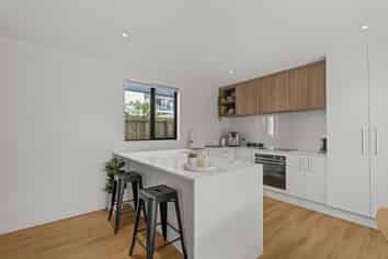 4/130 Holly Road, Saint Albans