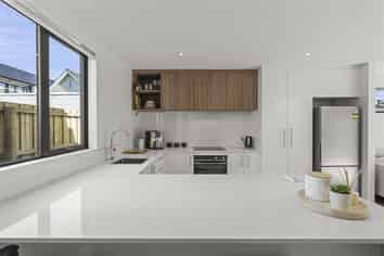 4/130 Holly Road, Saint Albans