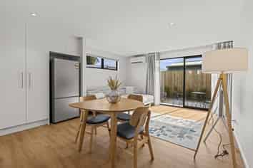 4/130 Holly Road, Saint Albans