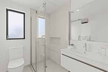 4/130 Holly Road, Saint Albans