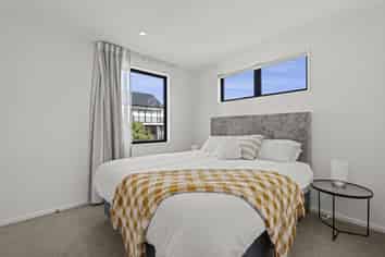 4/130 Holly Road, Saint Albans