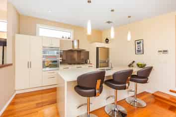 10 Queen Street, Petone