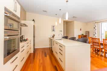 10 Queen Street, Petone