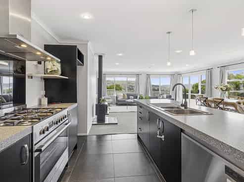 29 Paparoa Crescent, Aotea