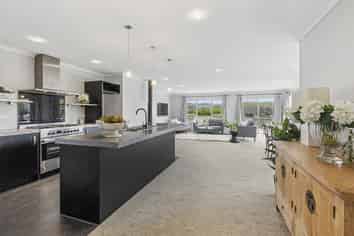 29 Paparoa Crescent, Aotea