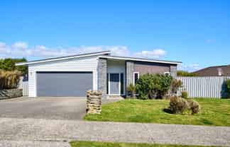 29 Paparoa Crescent, Aotea