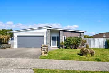 29 Paparoa Crescent, Aotea
