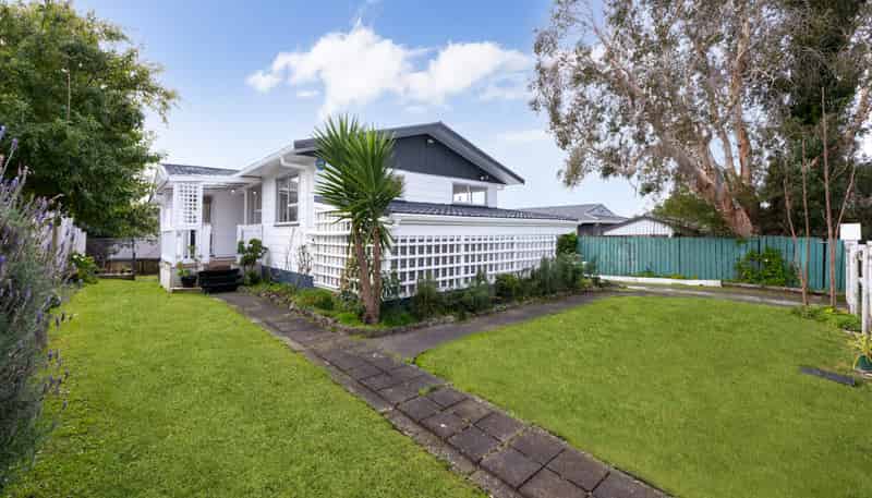 6 Aquarius Avenue, Glen Eden