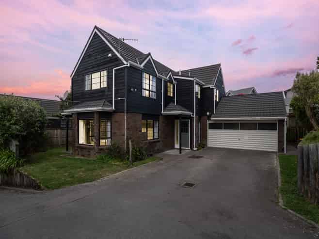 6 Ellwood Place, Churton Park