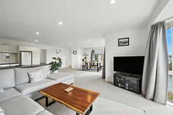 43 Parade Court, Addington