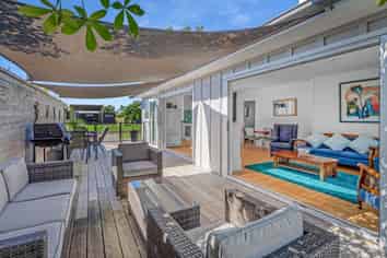 207A The Square, Whangamata