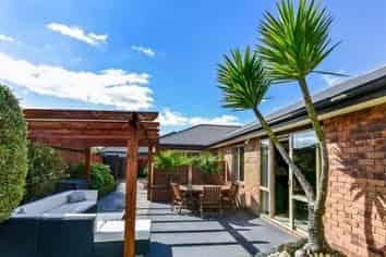 17 Hurricane Way, Wigram