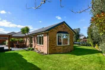 17 Hurricane Way, Wigram