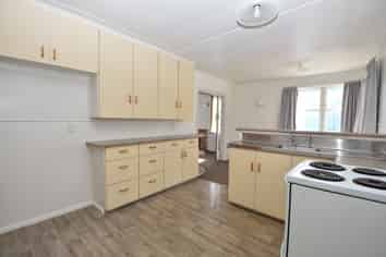 234 High Street North , Carterton