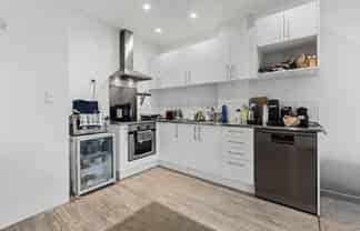 2/25 Devon Street East, New Plymouth