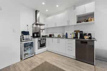 2/25 Devon Street East, New Plymouth