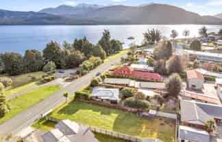 4 Lakefront Drive, Te Anau