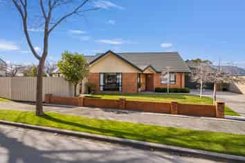 4 Chesterfield Mews, Russley