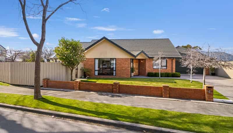 4 Chesterfield Mews, Russley