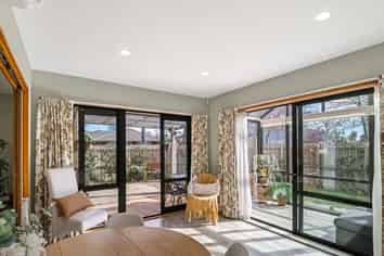 4 Chesterfield Mews, Russley