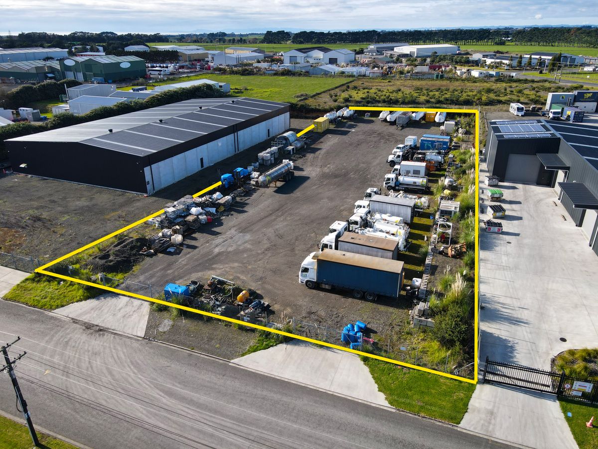 Large Yard with Dual Access