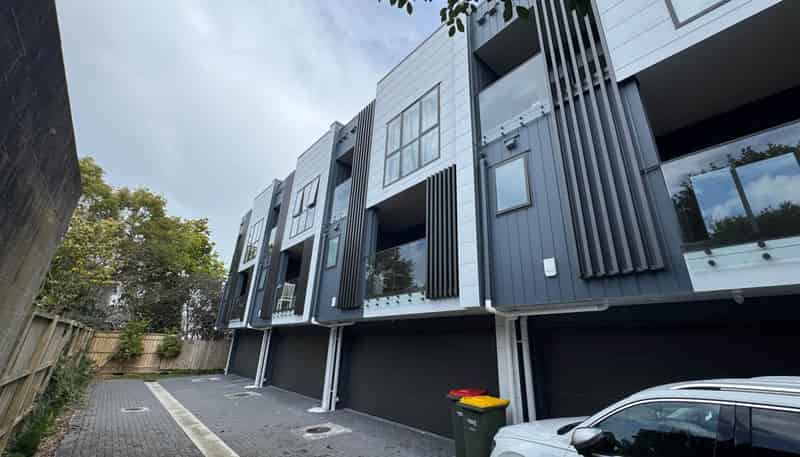 9/12 King Edward Avenue, Epsom