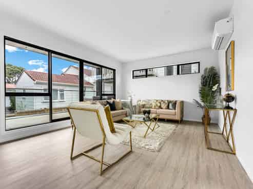 28A  Dallinghoe Crescent, Milford