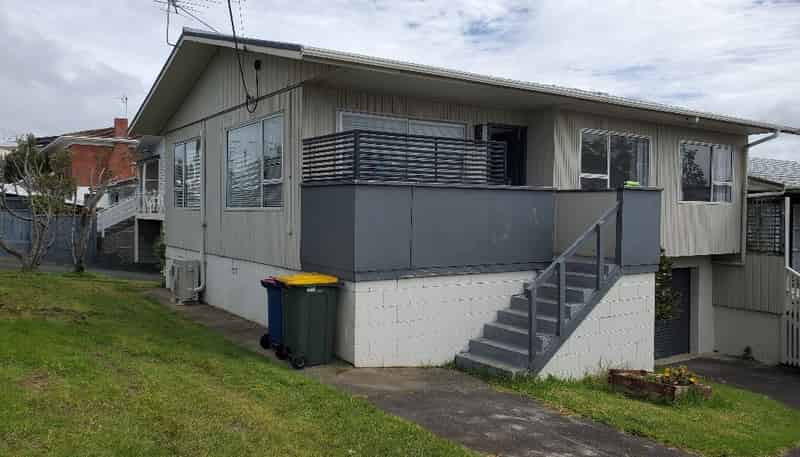 802 East Coast Road, Browns Bay