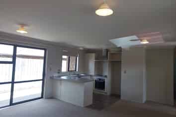 3/108 Old Farm Road, Hamilton East