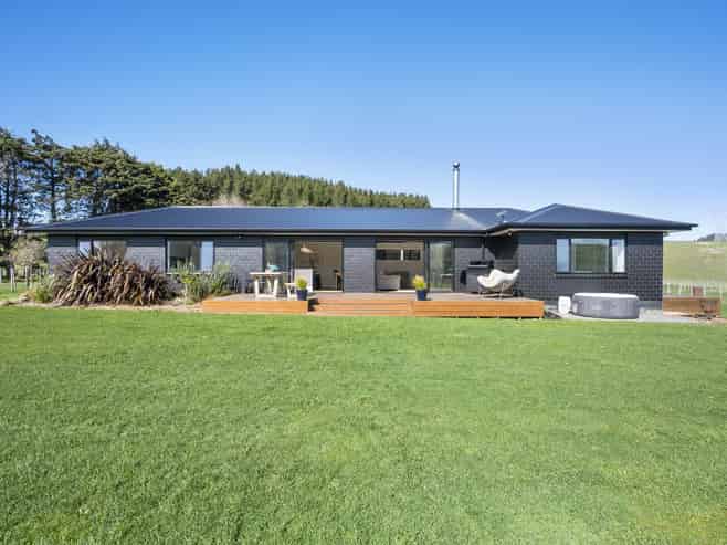 336 Valley Road, Colyton