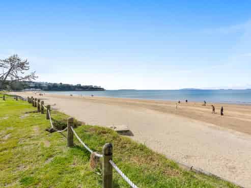 FABULOUS BEACHSIDE DEVELOPMENT SITE!