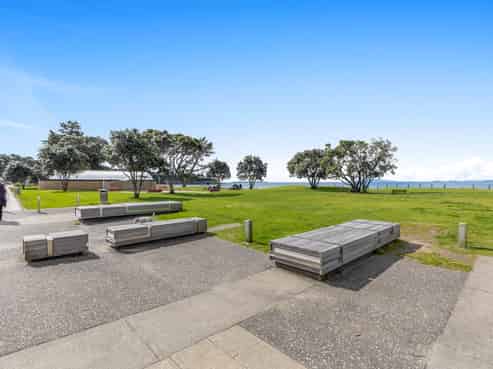 FABULOUS BEACHSIDE DEVELOPMENT SITE!