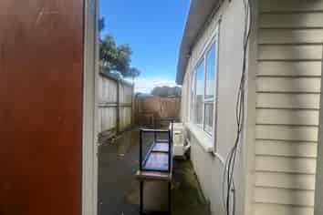 2/9 Stewart Place, Otara
