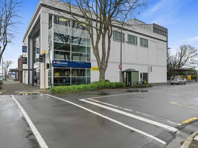 Inviting Victoria Street Office